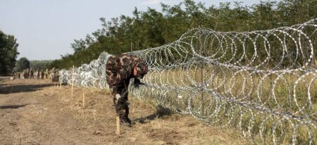 Migrants : la frontière hongroise submergée par de nouveaux arrivants