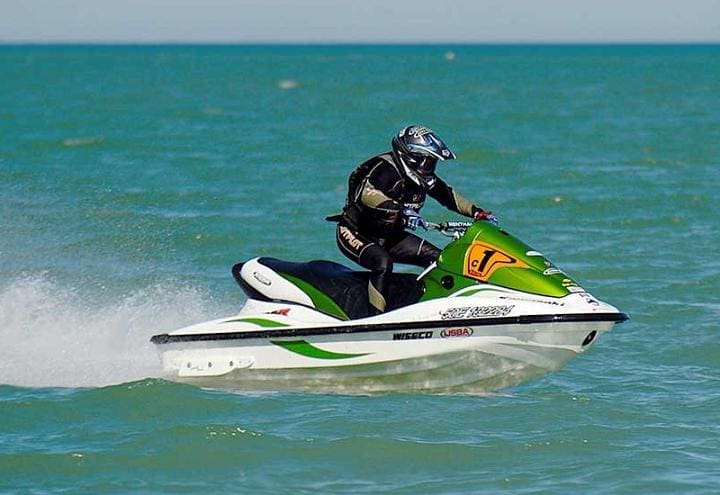 Algésiras : 6 pilotes de Jet ski arrêtés pour transport de clandestins depuis la côte marocaine