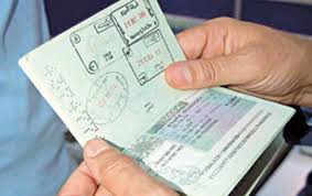 Visas : des binationaux dénoncent une décision française “injuste”