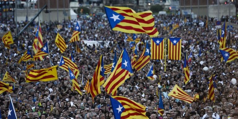 Espagne: négociations sous haute tension entre Madrid et les séparatistes catalans