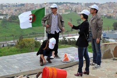 Algérie: Des milliers de travailleurs chinois se disent victimes de racisme et veulent rentrer chez eux