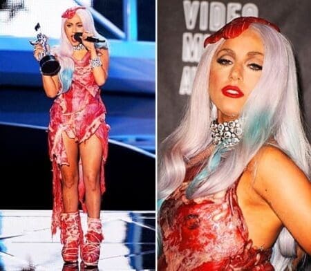 La robe  »en viande » de Lady Gaga exposée au au Rock and Roll Hall of Fame