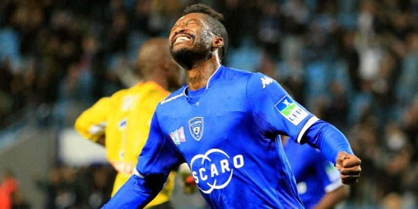 Djibril Cissé tourne le dos à la pelouse…