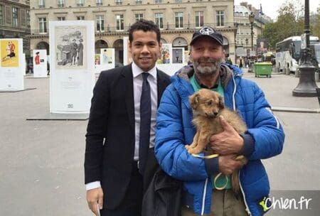 Le SDF parisien et sa chienne « subtilisée », enfin réunis (Vidéo)
