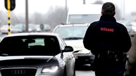 La police et la douane saisissent plusieurs véhicules avec de faux papiers et plaques d’immatriculation