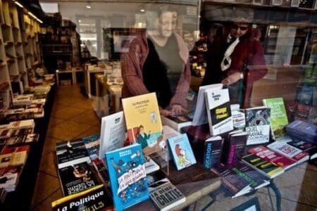 Des livres pro-jihad circulent toujours dans les librairies de France deux semaines à peine après les attentats