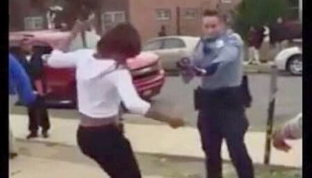 Une policière met fin à une bagarre par une ‘’battle de danse’’