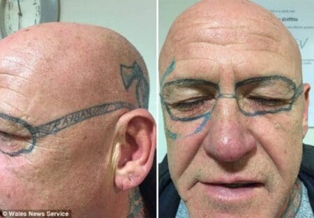 Ivre, un gallois se fait tatouer des lunettes « Ray-Ban » sur le visage