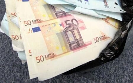 Vengeance : une mamie déchiquette 1 million de dollars avant de mourir