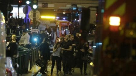 Attaques terroristes à Paris: Le président Hollande décrète l’état d’urgence et fait appel à l’armée