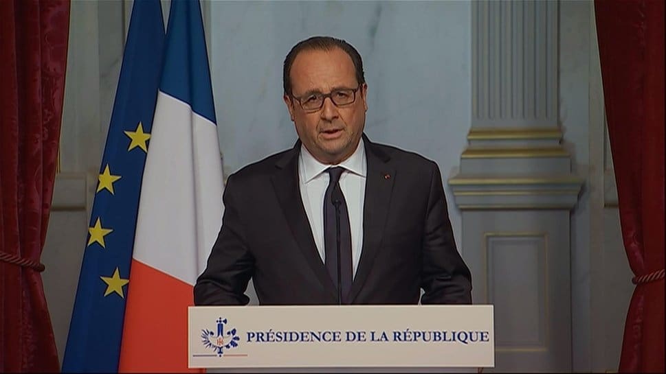 Attaques terroristes à Paris : François Hollande parle de guerre et pointe du doigt Daesh