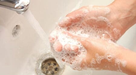 Les Saoudiens, les plus nombreux à se laver systématiquement les mains après un passage aux toilettes (enquête)