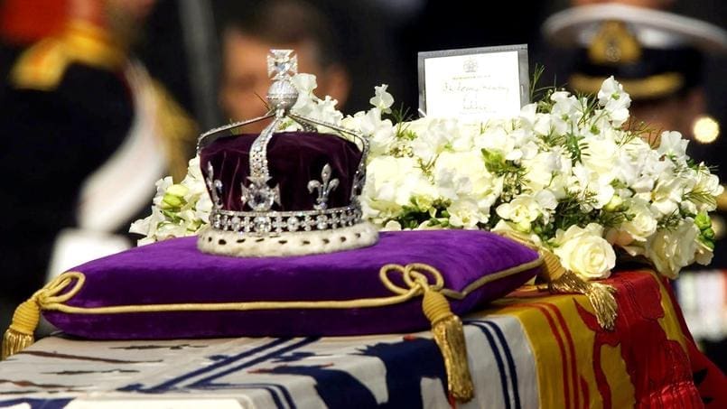 Des personnalités indiennes exigent la restitution d’un diamant de la reine Elizabeth II