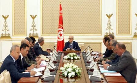 Tunisie: Fermeture des frontières avec la Libye et recrutement de 6000 hommes au sein de la police et l’armée