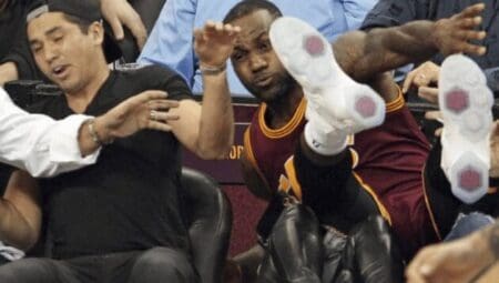 Lebron James a littéralement écrasé une femme assise dans le public (vidéo)