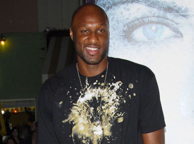 Lamar Odom arrive à marcher, sans assistance