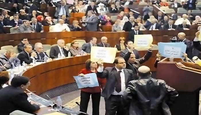 Algérie : 92 parlementaires demandent au Président Bouteflika de ne pas signer la Loi de finance 2016