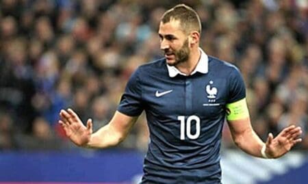 France-Football : Karim Benzima, écarté de la sélection française, dit accepter la décision du président de la FFF