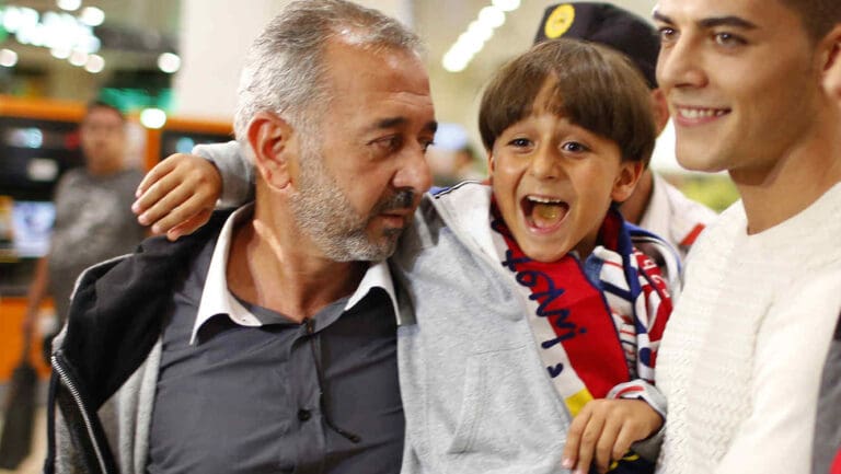 Osama, le refugié syrien  « supplie » le président Rajoy d’autoriser son épouse et ses enfants à le rejoindre pour les fêtes de  Noël