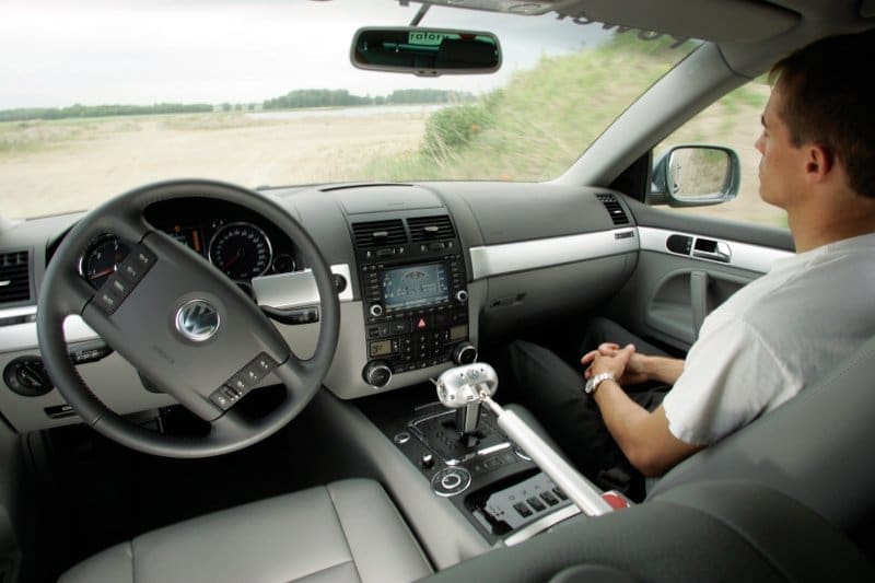 En Californie, le DMV souhaiterait imposer la présence, à bord de chacun des véhicules autonomes