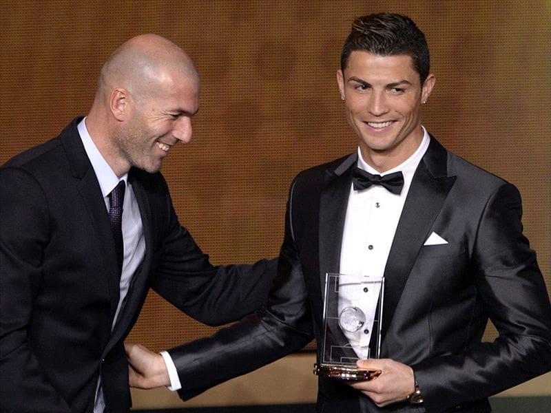 Cristiano Ronaldo aurait demandé à Zinedine Zidane en personne de prendre la succession du coach actuel du Real Madrid