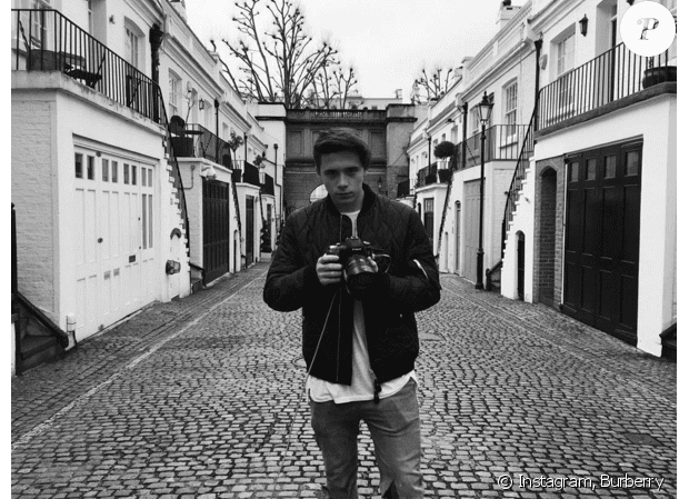 Brooklyn Beckham photographie une nouvelle campagne publicitaire pour Burberry
