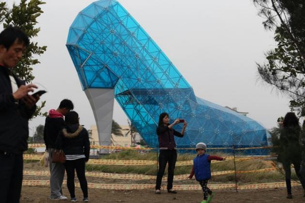 Taiwan: Les futurs mariés pourront prendre des photos devant  « l’église-chaussure »