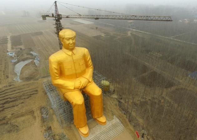 Une statue dorée de Mao Tsé Toung érigée à Hunan suscite la colère des internautes