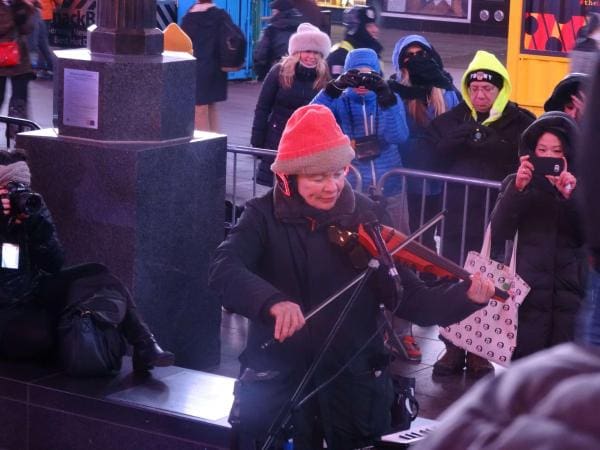 Un concert de chiens sur la place de  »Times Square »