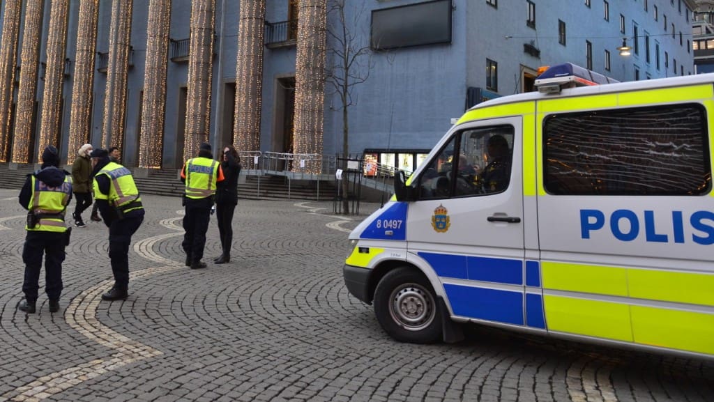 Suède : Menacés par leur victime, des cambrioleurs appellent la police