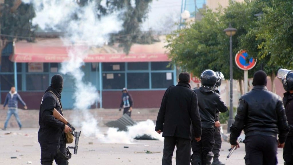 Tunisie: un couvre feu national est décrété