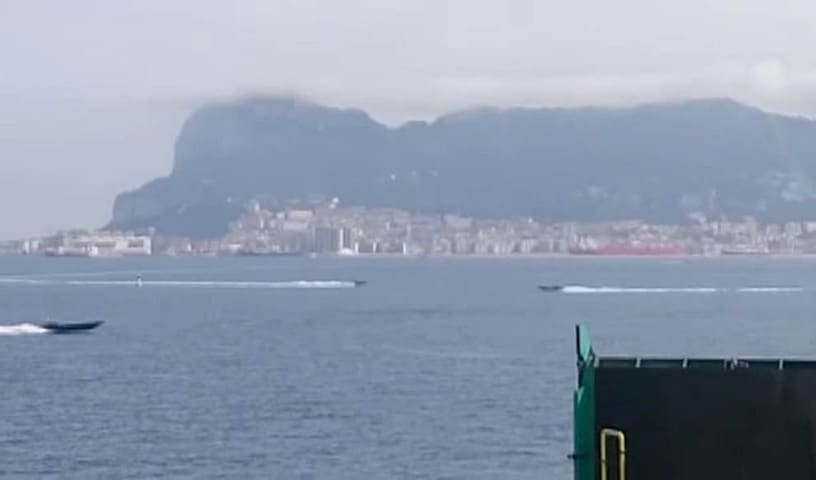 Noria de bateaux go-fast bourrés de hachich en plein jour dans le Détroit de Gibraltar