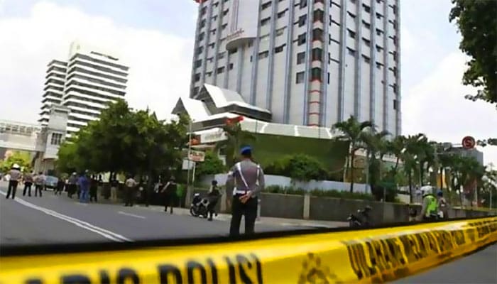 Indonésie : une vague d’explosions ont secoué Djakarta, faisant au moins 6 morts