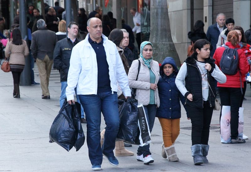 Ces marocains qui font le bonheur des commerces de Sebta