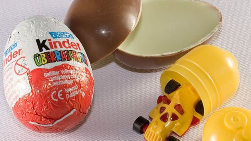Une petite fille de 3 ans s’étouffe en jouant avec son kinder surprise