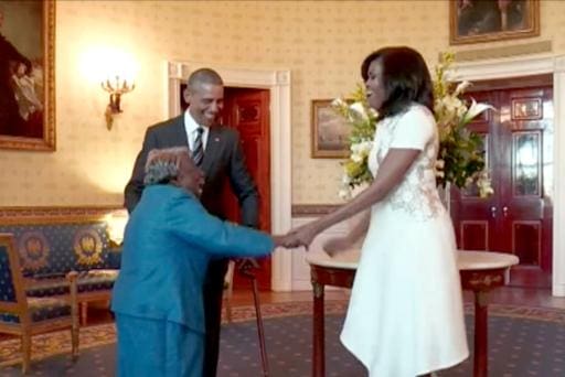 A 106 ans, elle réalise son rêve de rencontrer Obama et danse devant lui