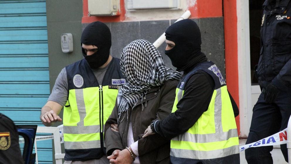 Espagne : les Sept jihadistes présumés arrêtés dimanche envoyaient du matériel militaire à Daech (Fernando Diaz) (Vidéo)