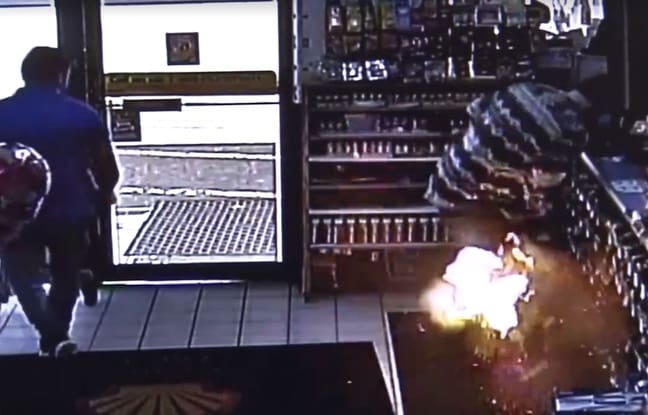 États-Unis : La cigarette d’un homme explose dans la poche de son pantalon (vidéo)