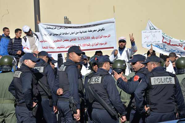 Casablanca: les forces de l’ordre dispersent une manifestations des enseignants stagiaires