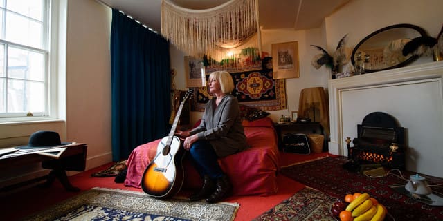 La chambre de Jimi Hendrix au 23 Brook Street à Londres reconstituée (vidéo)