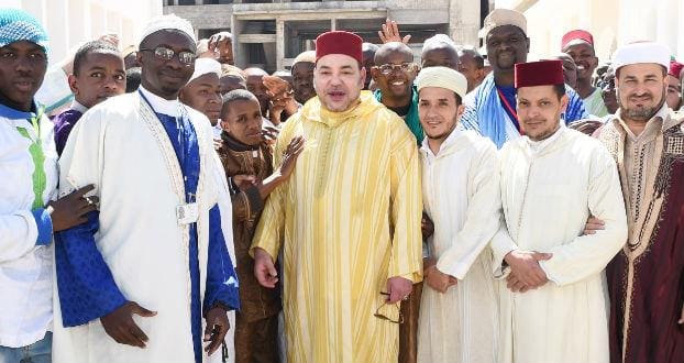 Les Imams et Morchidates équipés en motos pour pouvoir prêcher un islam modéré dans les endroits les plus reculés (La Vanguardia)
