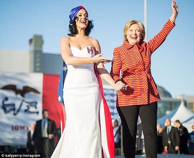 Katy Perry prouve encore une fois son soutien à Hillary Clinton en se baladant avec un t-shirt personnalisé