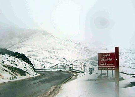 Chutes importantes de neige, baisse sensible des températures et pluies et averses un peu partout au Maroc à partir de lundi