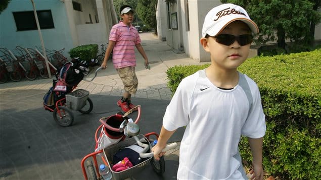 Chine: Cours de golf obligatoire pour une école primaire à Shangai