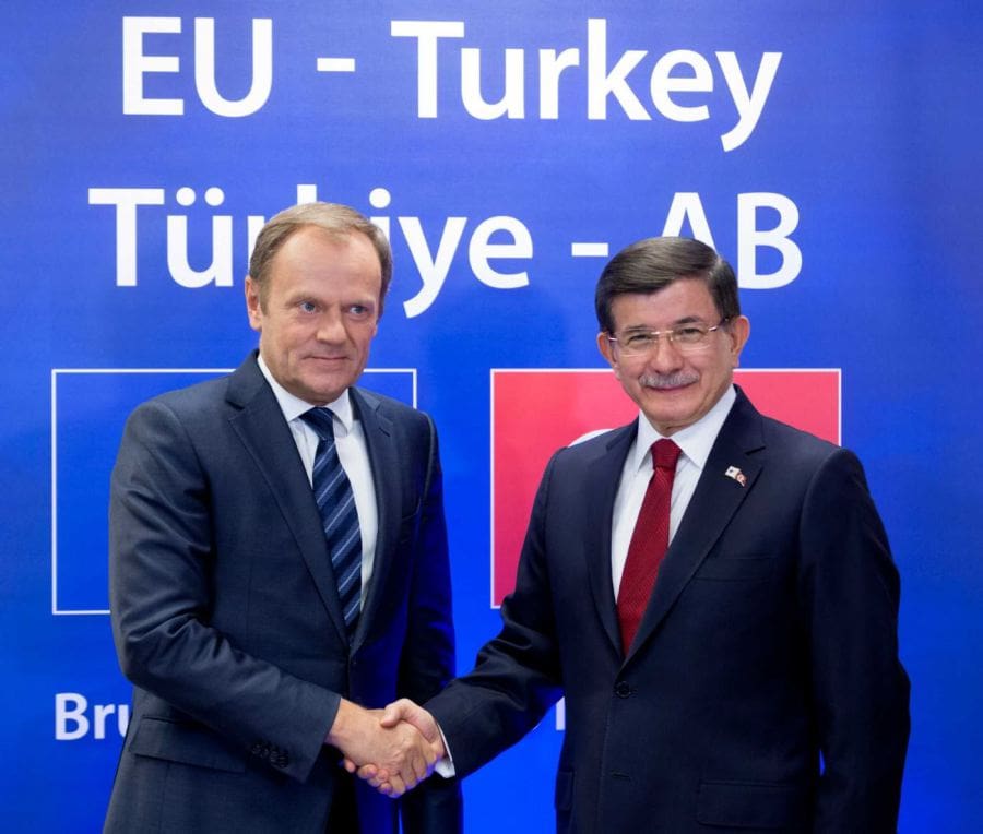 Migrants : l’UE et la Turquie approuvent l’accord controversé