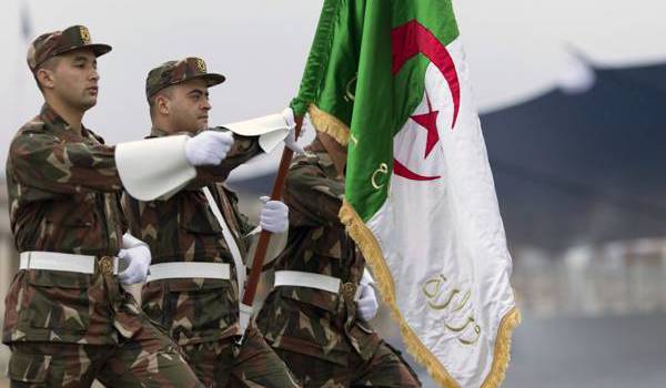 En Algérie, l’armée du régime exige à la France de «décontaminer» les sites des essais nucléaires