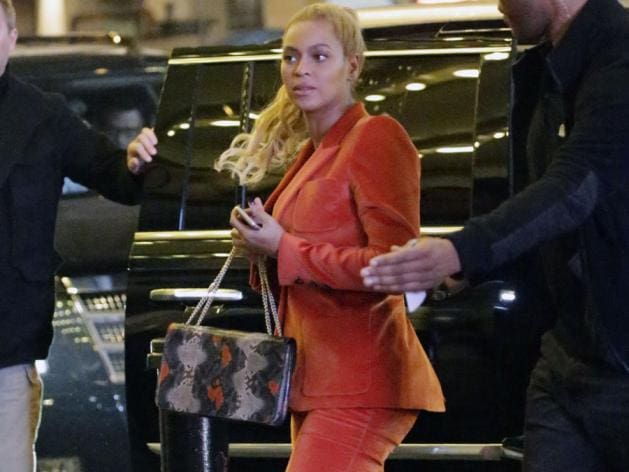 Beyoncé a débarqué  par surprise dans un gala de charité organisé par l’école de sa fille Blue Ivy