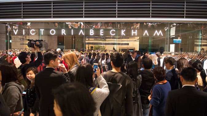 L’empire Beckham s’élargit : L’ex Spice Girl  »Victoria » inaugure son premier magasin en Chine