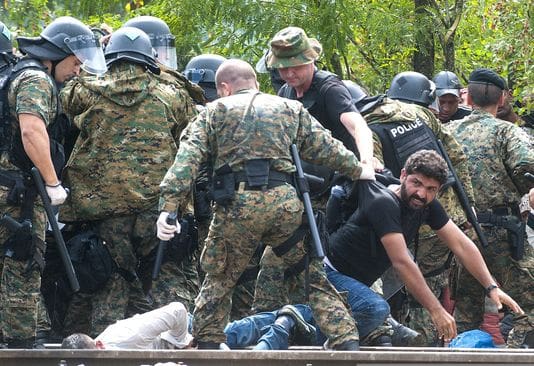 Macédoine: des centaines de migrants en détention