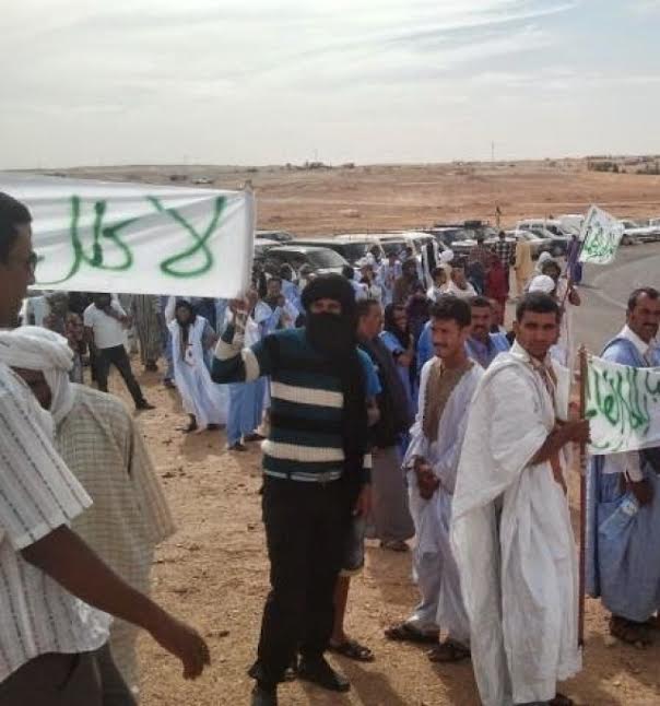 Camps de Tindouf : Cinq jeunes sahraouis du MJPC dénoncent  dans une vidéo l’omnipotence de la direction du « Polisario »
